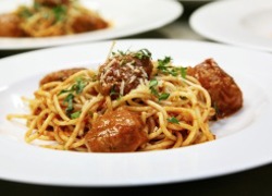 Spaghetti and Turkey Meatballs Classico