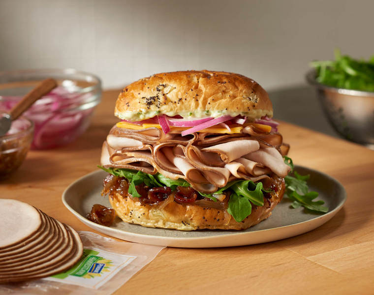 56255 Harvestland Sliced Smoked Turkey Breast Sandwich V1